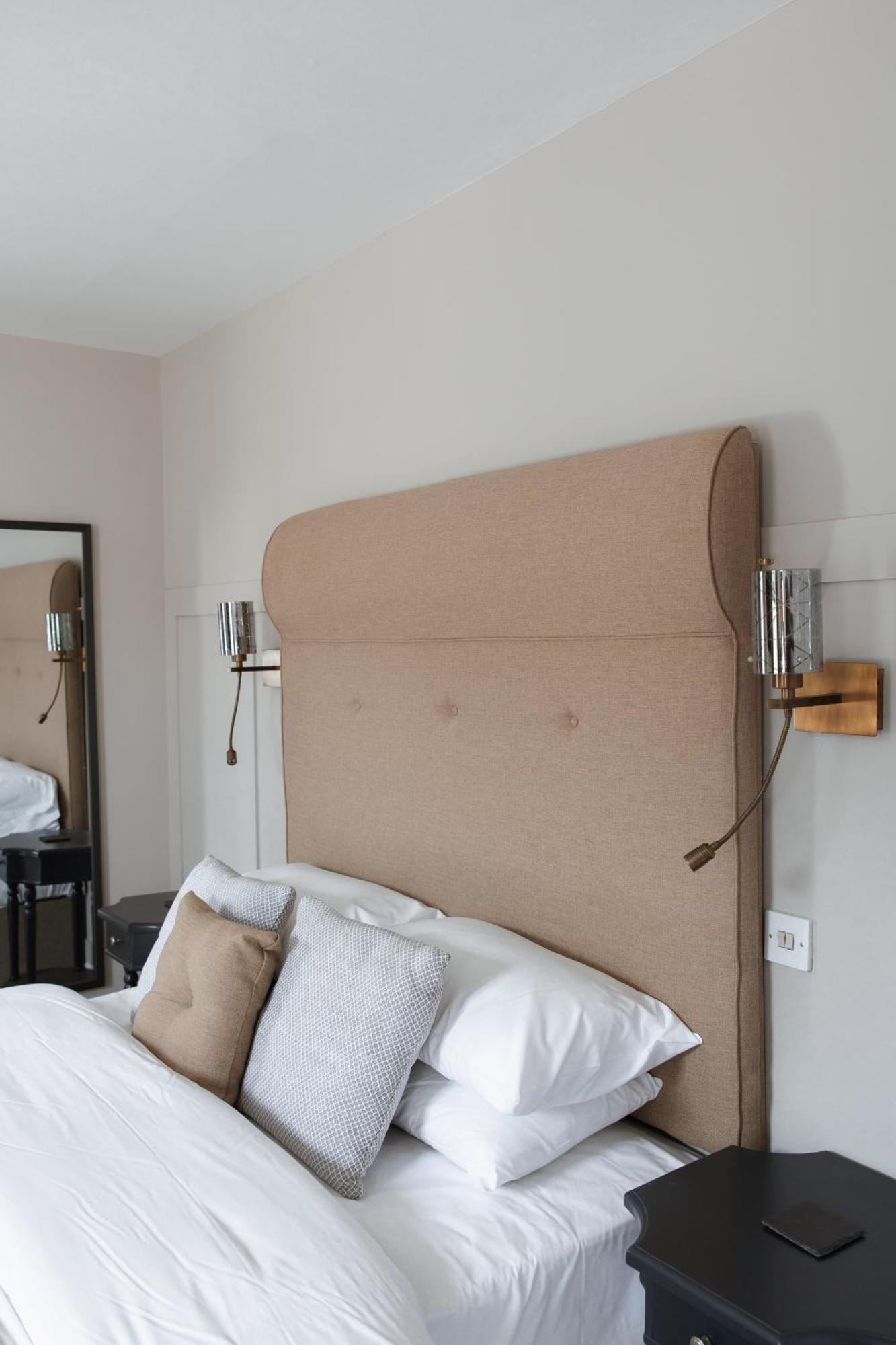 The Raven Hotel At Much Wenlock By Purestay Exterior photo